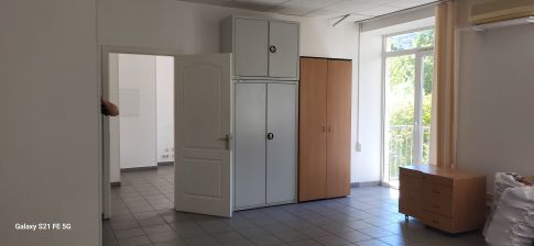 Sale of commercial real estate: 20 separate premises located at 9/2 Klovskyi Descent, Kyiv
