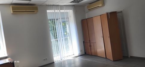 Sale of commercial real estate: 20 separate premises located at 9/2 Klovskyi Descent, Kyiv
