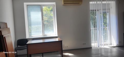 Sale of commercial real estate: 20 separate premises located at 9/2 Klovskyi Descent, Kyiv